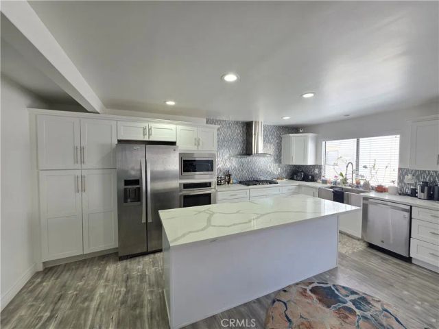 22040 Strathern, Canoga Park, CA 91304