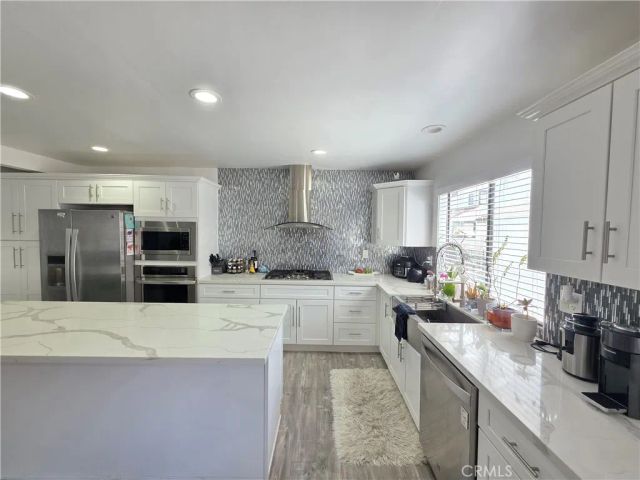 22040 Strathern, Canoga Park, CA 91304