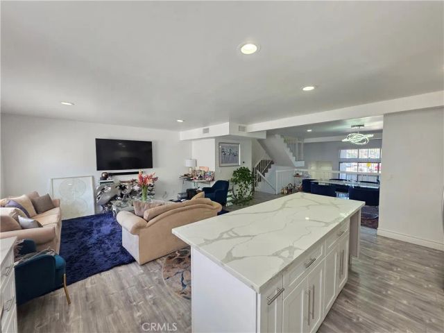 22040 Strathern, Canoga Park, CA 91304