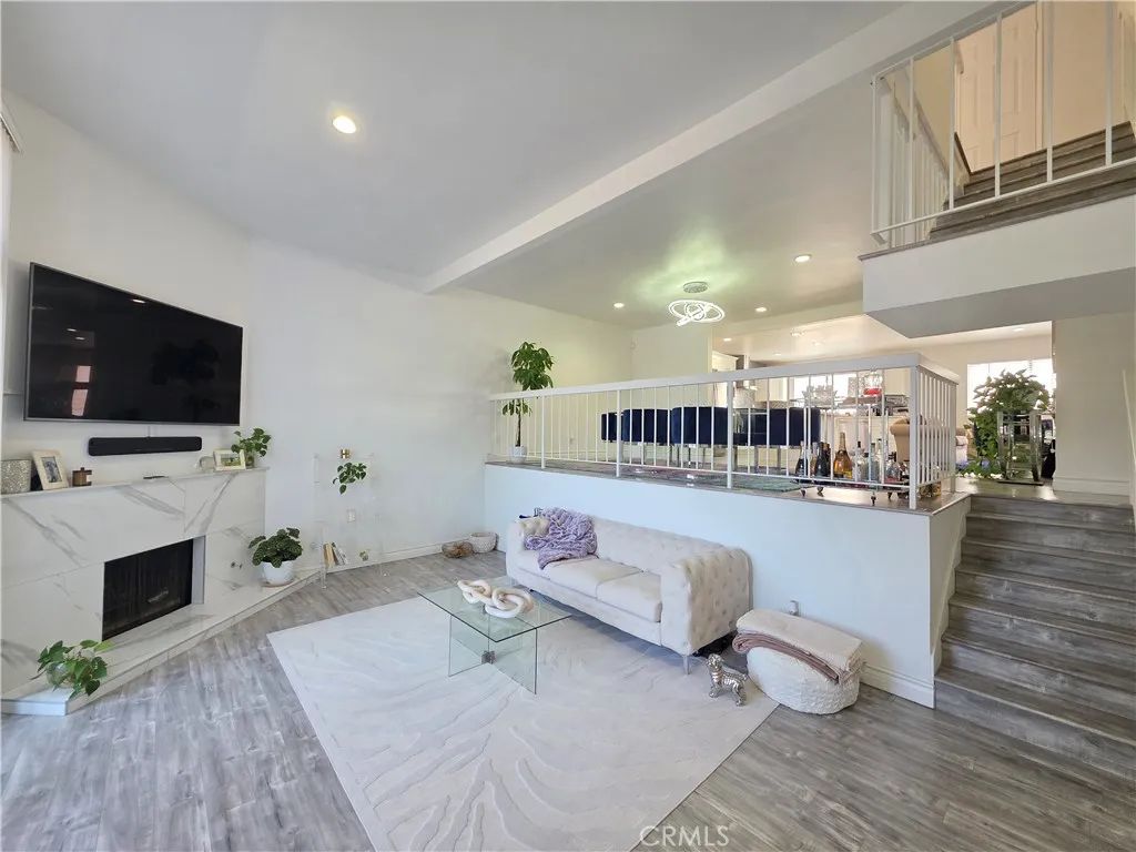 22040 Strathern, Canoga Park, CA 91304