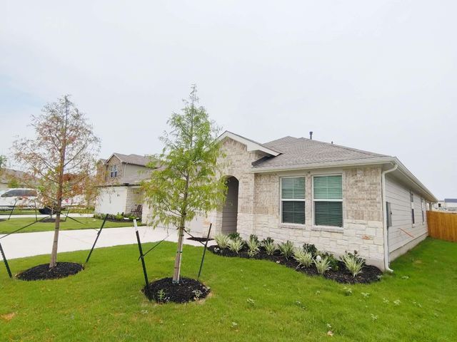 208 Arroyo Sweetwood CIR, Kyle, TX 78640