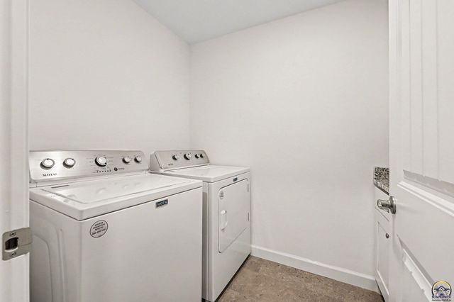 4330 SW Lakeside DR, Topeka, KS 66610