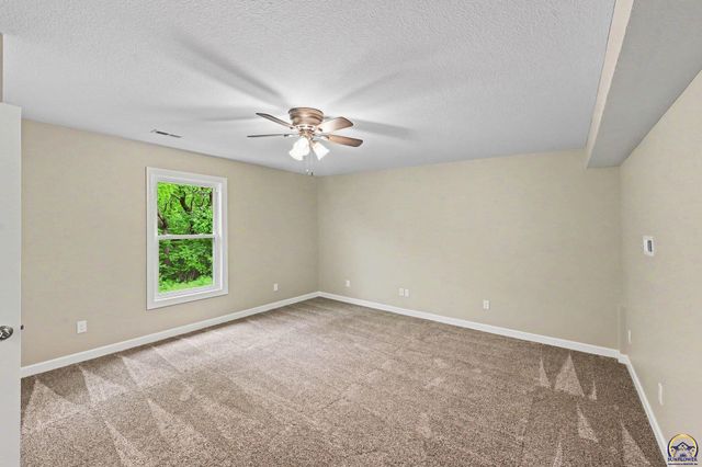 4330 SW Lakeside DR, Topeka, KS 66610