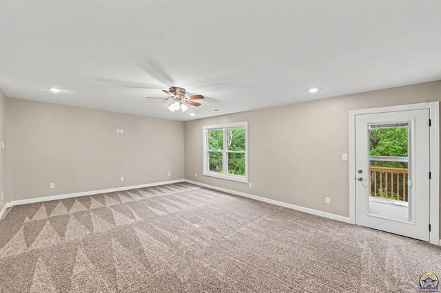 4330 SW Lakeside DR, Topeka, KS 66610