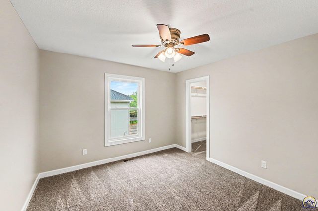 4330 SW Lakeside DR, Topeka, KS 66610
