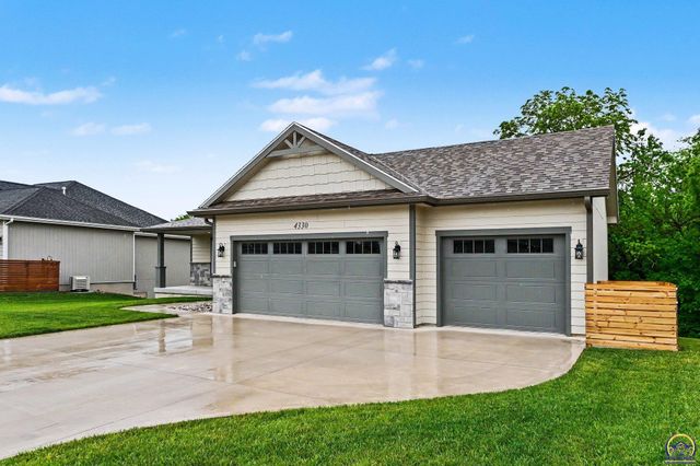 4330 SW Lakeside DR, Topeka, KS 66610