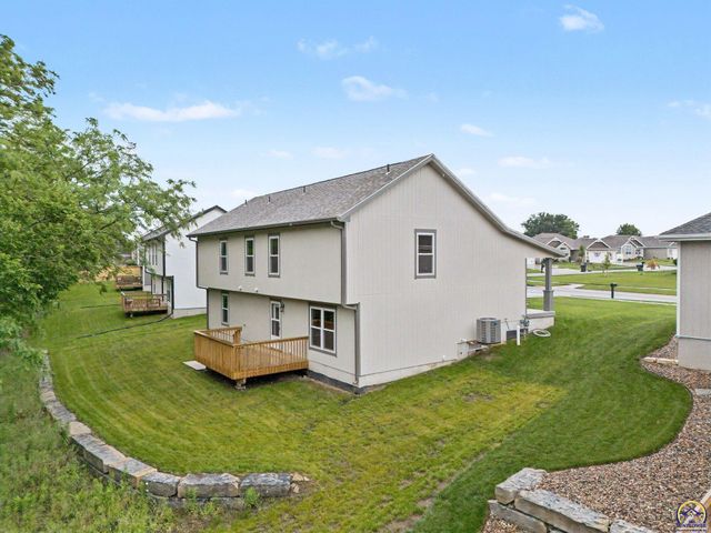 4330 SW Lakeside DR, Topeka, KS 66610
