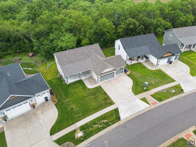 4330 SW Lakeside DR, Topeka, KS 66610