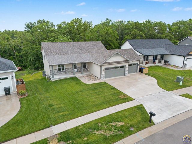 4330 SW Lakeside DR, Topeka, KS 66610