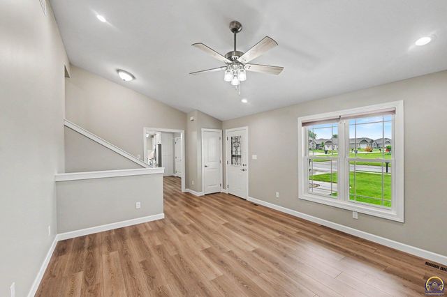 4330 SW Lakeside DR, Topeka, KS 66610