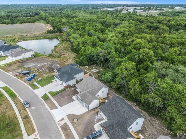 4330 SW Lakeside DR, Topeka, KS 66610