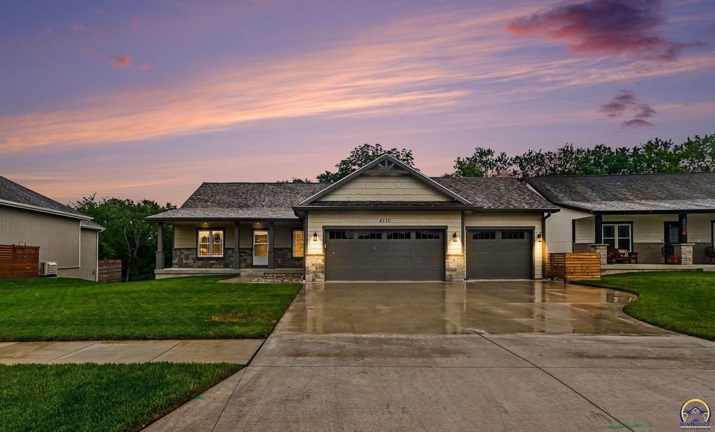 4330 SW Lakeside DR, Topeka, KS 66610