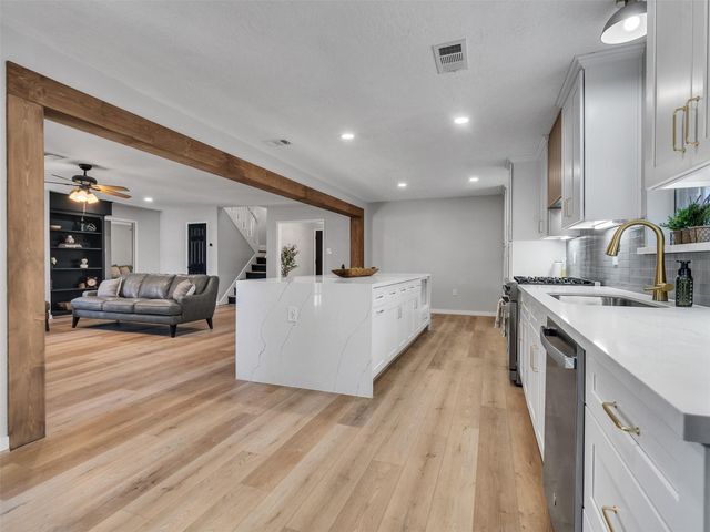 4123 Rolling Green Drive, Seabrook, TX 77586