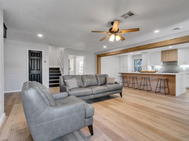 4123 Rolling Green Drive, Seabrook, TX 77586