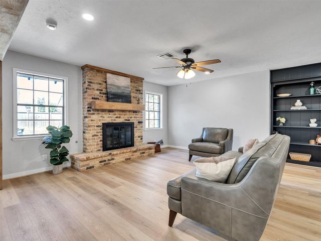 4123 Rolling Green Drive, Seabrook, TX 77586