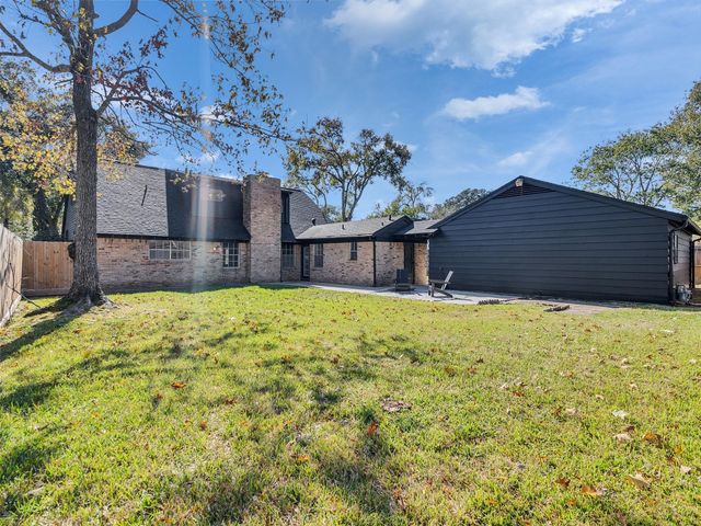 4123 Rolling Green Drive, Seabrook, TX 77586