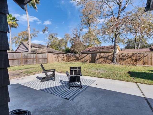 4123 Rolling Green Drive, Seabrook, TX 77586