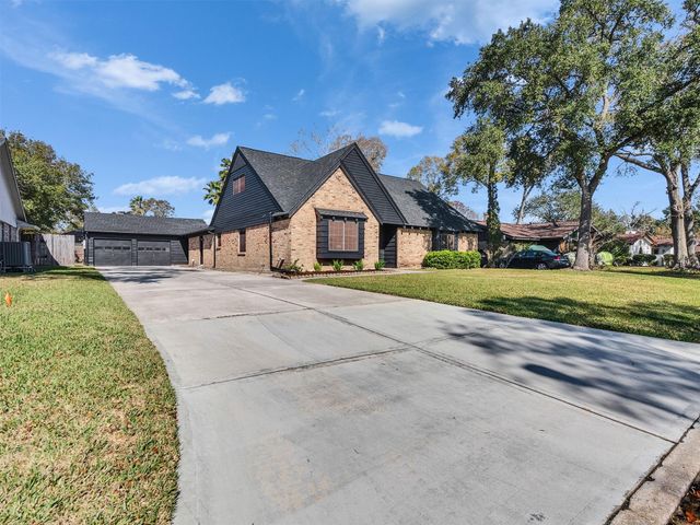 4123 Rolling Green Drive, Seabrook, TX 77586