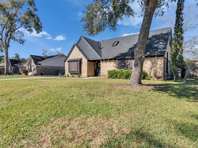 4123 Rolling Green Drive, Seabrook, TX 77586