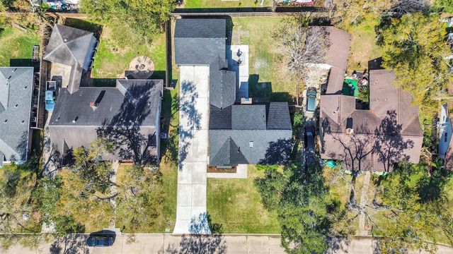 4123 Rolling Green Drive, Seabrook, TX 77586