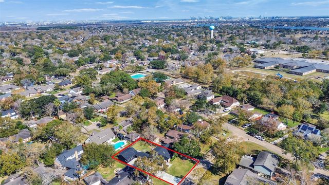 4123 Rolling Green Drive, Seabrook, TX 77586