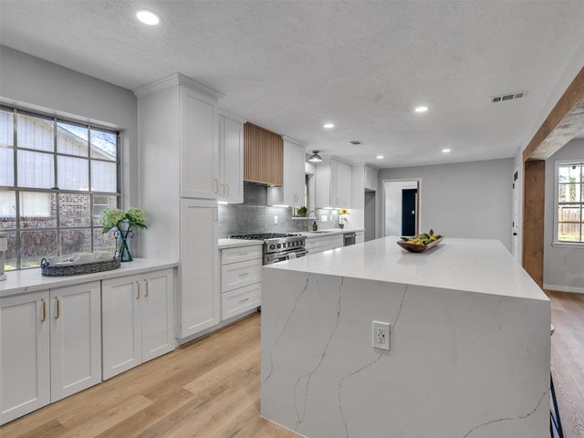 4123 Rolling Green Drive, Seabrook, TX 77586