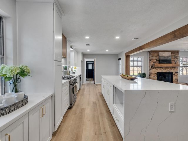 4123 Rolling Green Drive, Seabrook, TX 77586