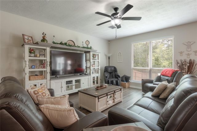 127 Worley Way, Huntsville, TX 77320