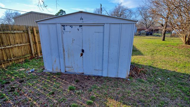 900 N Lamb Street, Bowie, TX 76230