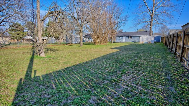 900 N Lamb Street, Bowie, TX 76230