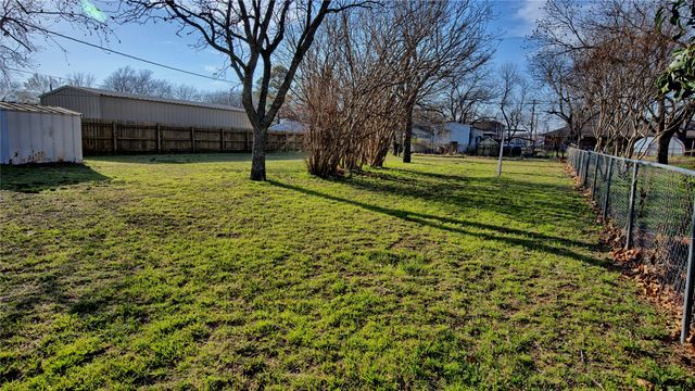 900 N Lamb Street, Bowie, TX 76230