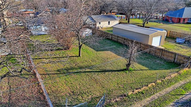 900 N Lamb Street, Bowie, TX 76230