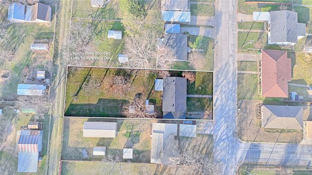 900 N Lamb Street, Bowie, TX 76230