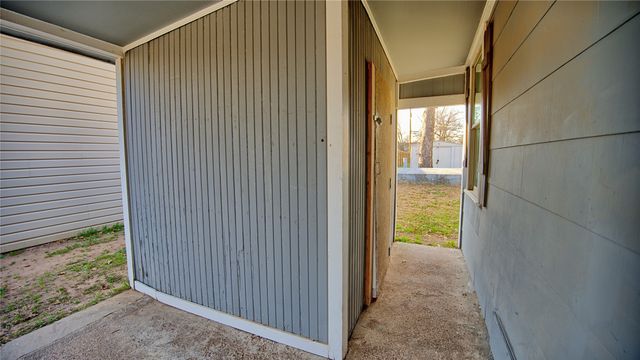 900 N Lamb Street, Bowie, TX 76230