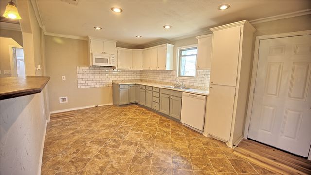 900 N Lamb Street, Bowie, TX 76230