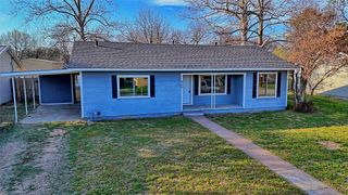 900 N Lamb Street, Bowie, TX 76230