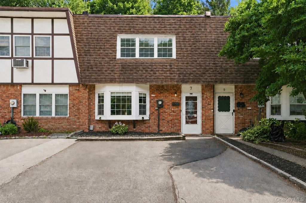 7 Roundtree Court, Beacon, NY 12508 — photo 2