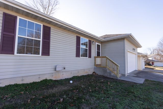624 E Livingston Street, Springfield, MO 65803