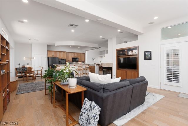 5692 Silent Sky Avenue, Las Vegas, NV 89141