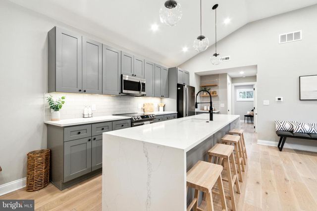 405 MEADOWHURST LN, Media, PA 19063