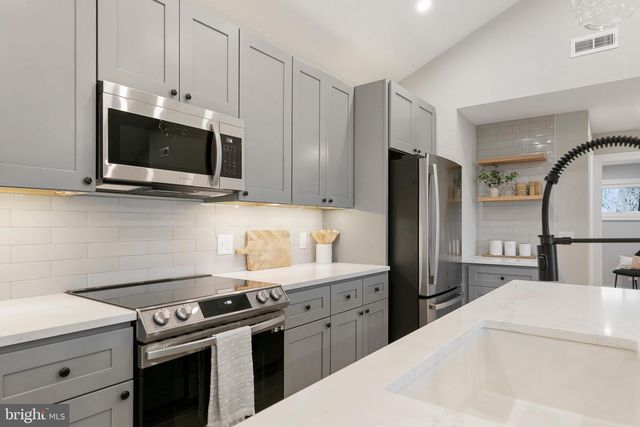 405 MEADOWHURST LN, Media, PA 19063