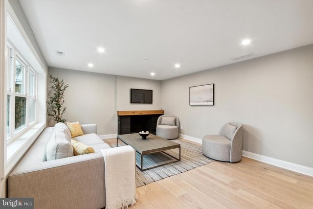 405 MEADOWHURST LN, Media, PA 19063