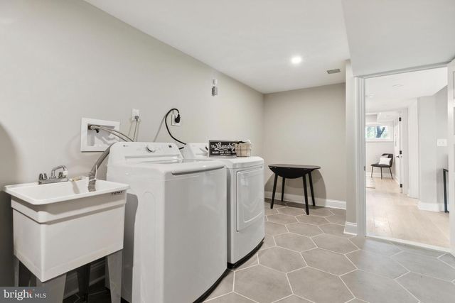 405 MEADOWHURST LN, Media, PA 19063