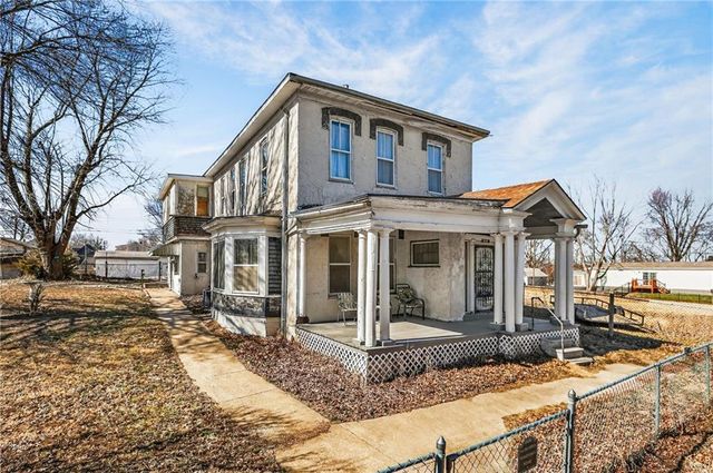 212 S 17th Street, St Joseph, MO 64501