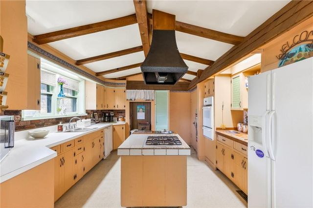 212 S 17th Street, St Joseph, MO 64501