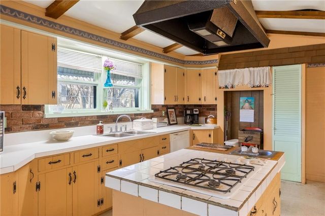 212 S 17th Street, St Joseph, MO 64501