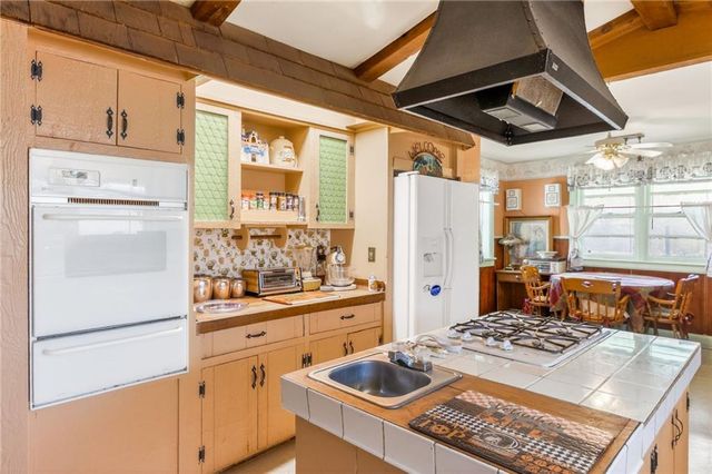 212 S 17th Street, St Joseph, MO 64501