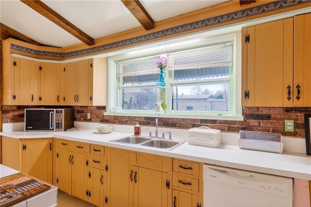 212 S 17th Street, St Joseph, MO 64501