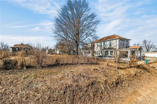 212 S 17th Street, St Joseph, MO 64501