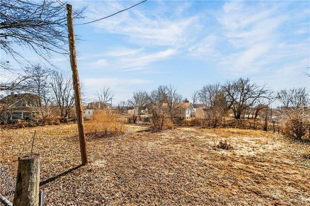 212 S 17th Street, St Joseph, MO 64501